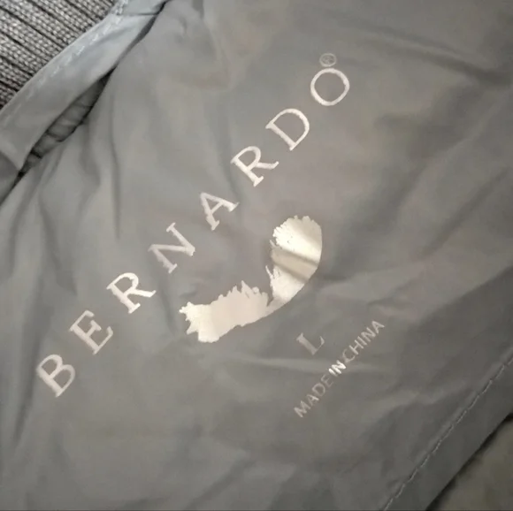 Bernardo Metallic Silver Goose Down Puffer Vest Ladies Size Large - Like New - Picture 3 of 5